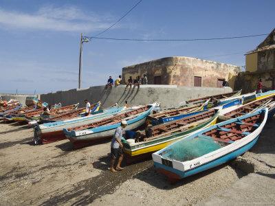 Foto Lámina fotográfica Fishing Boats at the Port of Ponto Do Sol, Ribiera Grande, Santo Antao, Cape Verde Islands de R H Productions, 61x46 in. foto 971111