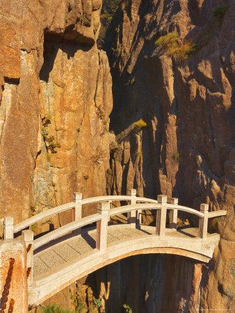 Foto Lámina fotográfica Footbridge, White Cloud Scenic Area, Huang Shan (Yellow Mountain), Anhui Province, China de Jochen Schlenker, 61x46 in. foto 728439