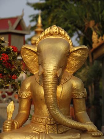 Foto Lámina fotográfica Ganesh Statue in Wat Deydos, Kompong Cham, Cambodia, Indochina, Southeast Asia de Godong, 61x46 in. foto 888031