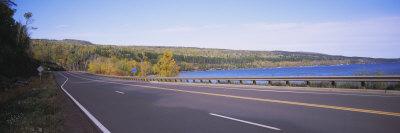 Foto Lámina fotográfica Highway Along a River, Highway 61, Minnesota, USA de Panoramic Images, 91x30 in. foto 836437