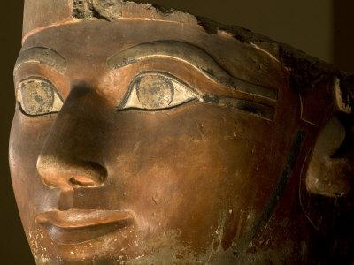 Foto Lámina fotográfica Osiris statue face of Hatshepsut in painted limestone de Kenneth Garrett, 41x30 in. foto 912817