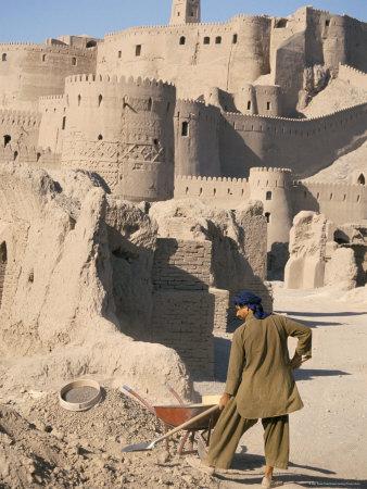 Foto Lámina fotográfica Restoration Work, Arg-E Bam, Bam, Unesco World Heritage Site, Iran, Middle East de David Poole, 61x46 in. foto 877827