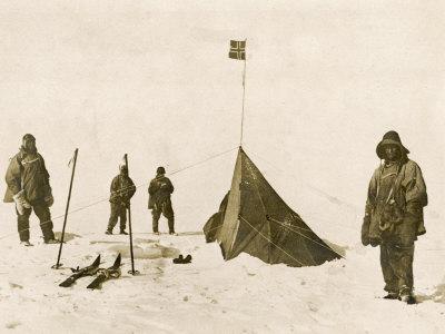Foto Lámina fotográfica Scott's Team Arrive at the South Pole to Find That Amundsen's Crew Have Beaten Them to It, 61x46 in. foto 560808