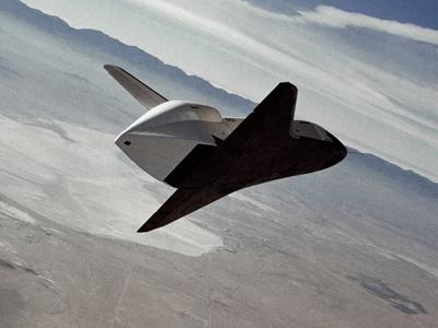 Foto Lámina fotográfica Test of Space Shuttle Prototype Enterprise in Free Flight Glide and Landing on Rogers Dry Lake Bed, 61x46 in. foto 617147