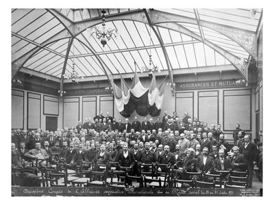 Foto Lámina giclée Second Congress of the International Cooperative Alliance, 31st October 1895 (B/W Photo) de French Photographer, 61x46 in. foto 844589
