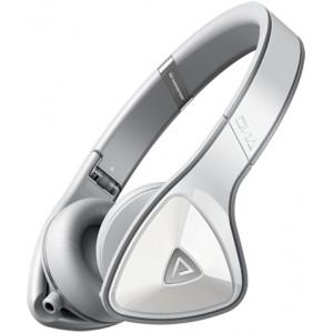 Foto Monster dna on white auriculares on ear foto 568840
