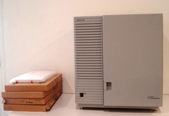 Foto Perkin Elmer - sequencer 377 - Automated Dna Fragment Analyzers Use...