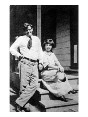 Foto Premium Poster Jack London, American Author with His Second Wife, Charmian Kittredge, Seated on a Porch, 1914, 61x46 in. foto 901487