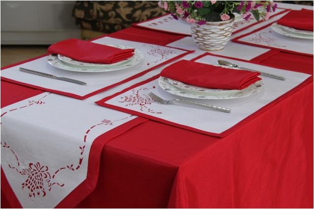 Foto Red Christmas Table Cloth - 132cm x 180cm foto 919080