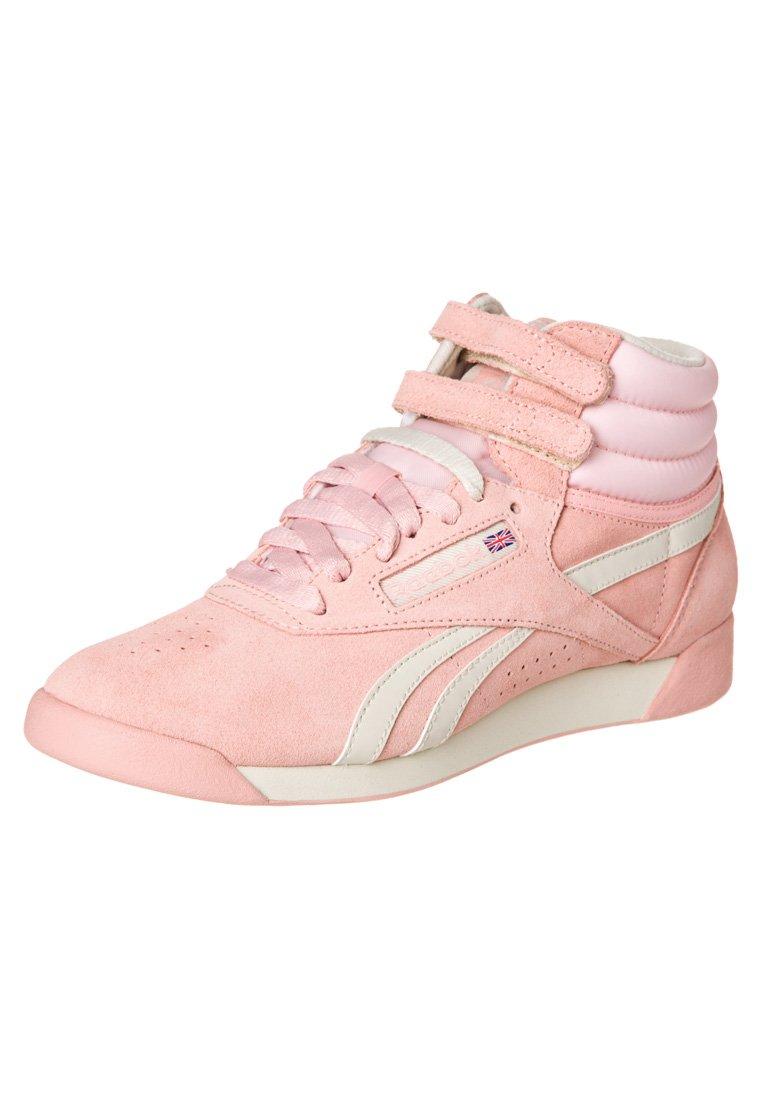 Кроссовки с розовыми шнурками. Reebok Freestyle Pink. Reebok Hi Tops Pink. Reebok розовые кроссовки 2022-2023. Reebok кроссовки женские розовые перламутровые.