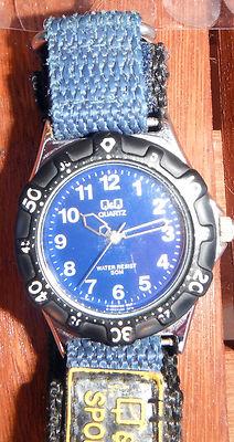 Foto Reloj Unisex Marca Q&q Mod. Movt Water Resistant 50m Sport foto 289261