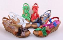 Foto Sandalias Y Cuñas Mujer Piel Primavera Verano 2013 Rosa Verde Marrones Azul foto 319048