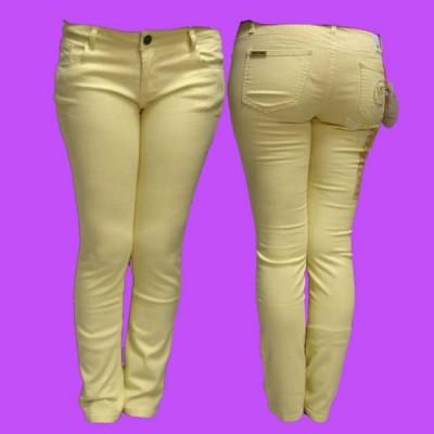 Foto Siempre es viernes: pantalón vaquero amarillo foto 939310