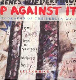 Foto Up against it. Photographs of the berlin wall