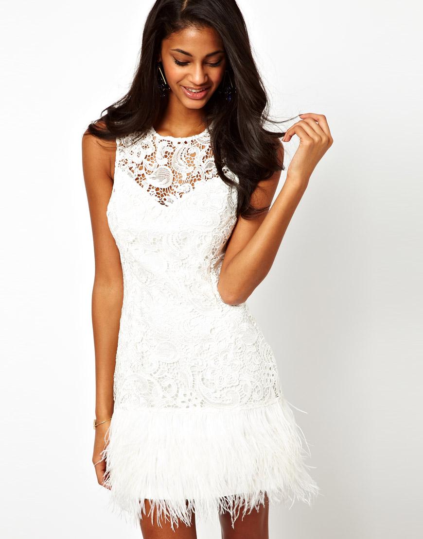 Foto Vestido con detalle de plumas de Lipsy VIP Blanco foto 496512