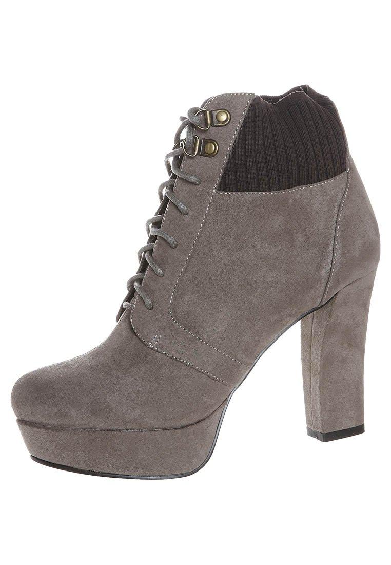 Foto Victoria Delef Botines con plataforma gris