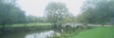 Foto Vinilos decorativos Arch Bridge in a Park, Burnside Bridge, Antietam National Battlefield, Maryland, USA de Panoramic Images, 183x61 in. foto 709436