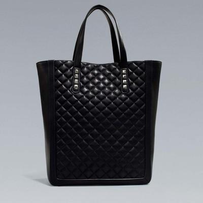 Foto Zara Season 2012 / 2013. Quilted Shopper Bag. 44x54x15cm. Black Colour. foto 10338